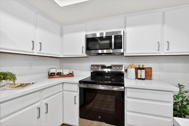 461 Leahy Street, Redwood City, CA 94061