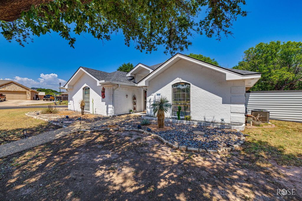 Image 5 of property listing at 5838 Manchester Lane, San Angelo, TX 76901