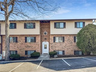 15 Village West Court 302, Washington, MO 63090