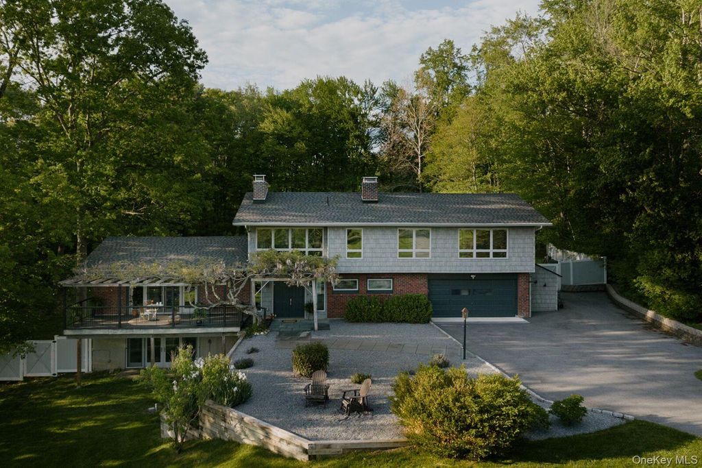 18 Scenic Drive, Hyde Park, NY 12538