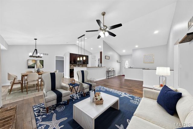 178 Shadow Pointe Drive, Wentzville, MO 63385