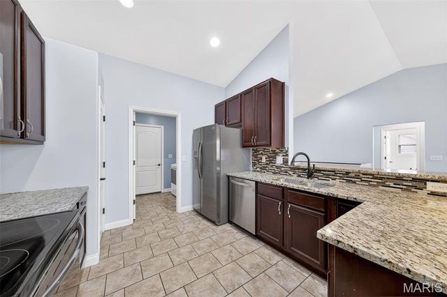 178 Shadow Pointe Drive, Wentzville, MO 63385