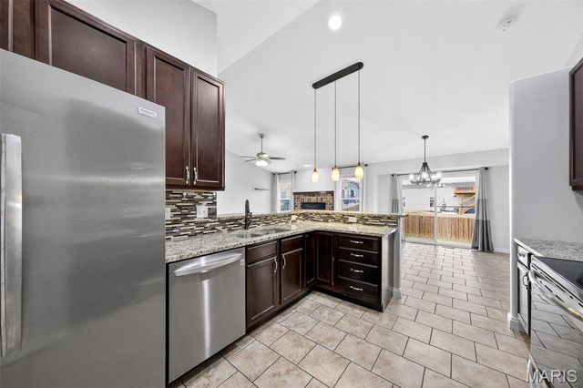 178 Shadow Pointe Drive, Wentzville, MO 63385