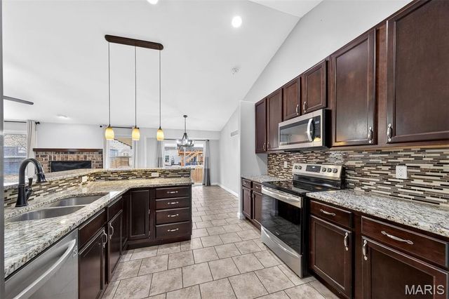 178 Shadow Pointe Drive, Wentzville, MO 63385