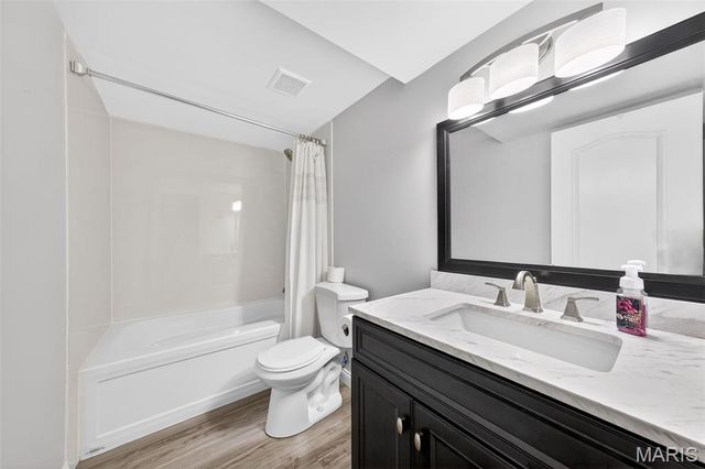 178 Shadow Pointe Drive, Wentzville, MO 63385