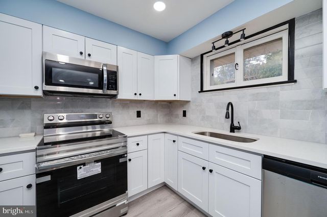 1938 HIGH PARK MNR, Pottsville, PA 17901