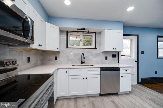 1938 HIGH PARK MNR, Pottsville, PA 17901