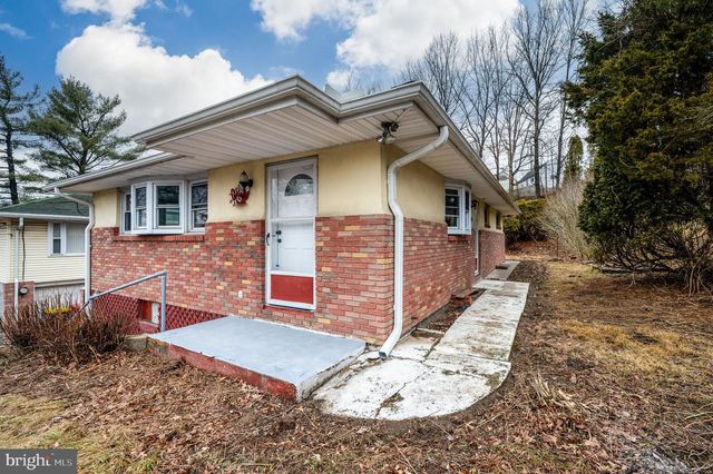 1938 HIGH PARK MNR, Pottsville, PA 17901