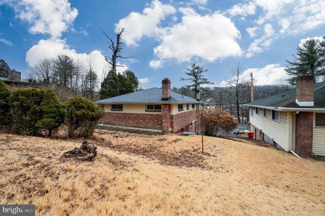 1938 HIGH PARK MNR, Pottsville, PA 17901