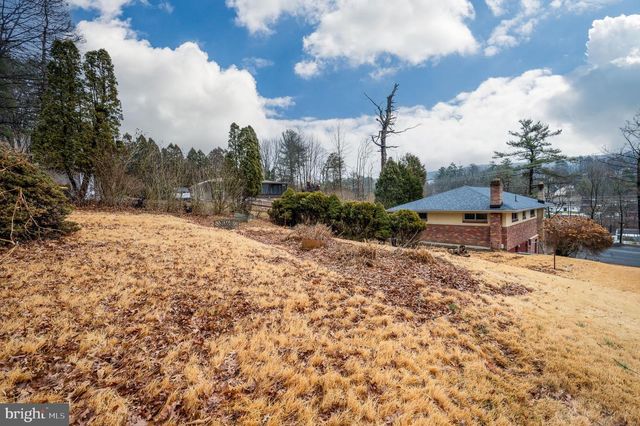 1938 HIGH PARK MNR, Pottsville, PA 17901