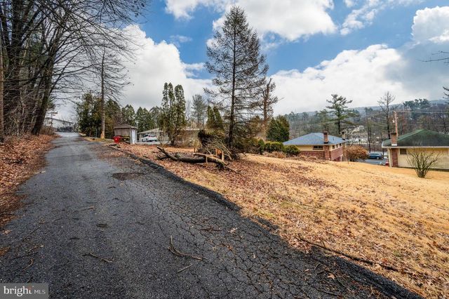 1938 HIGH PARK MNR, Pottsville, PA 17901