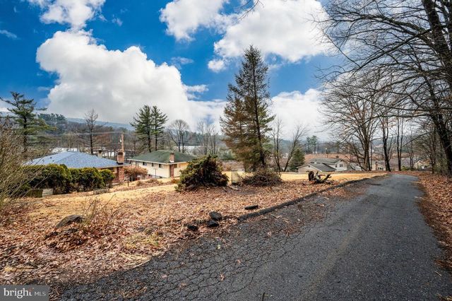 1938 HIGH PARK MNR, Pottsville, PA 17901