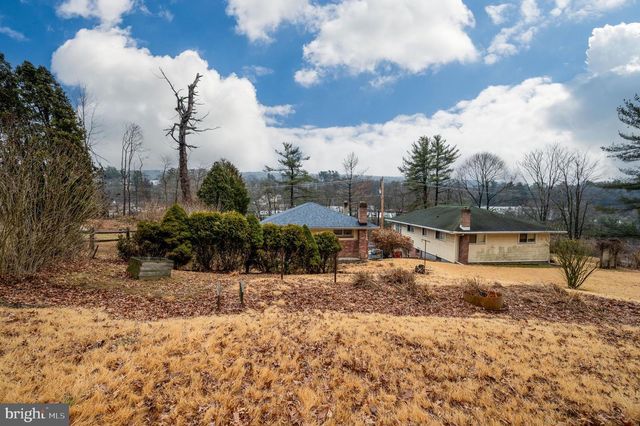 1938 HIGH PARK MNR, Pottsville, PA 17901