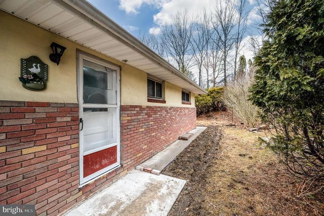 1938 HIGH PARK MNR, Pottsville, PA 17901