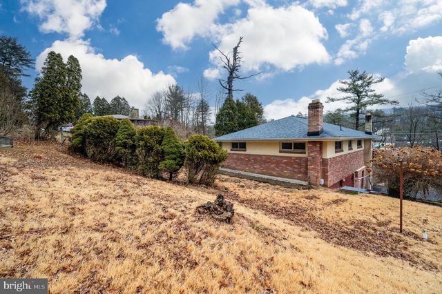 1938 HIGH PARK MNR, Pottsville, PA 17901