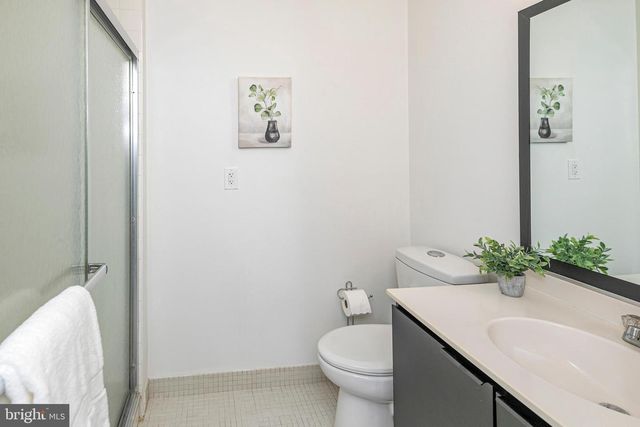 5 ACADEMY CT, Pennington, NJ 08534