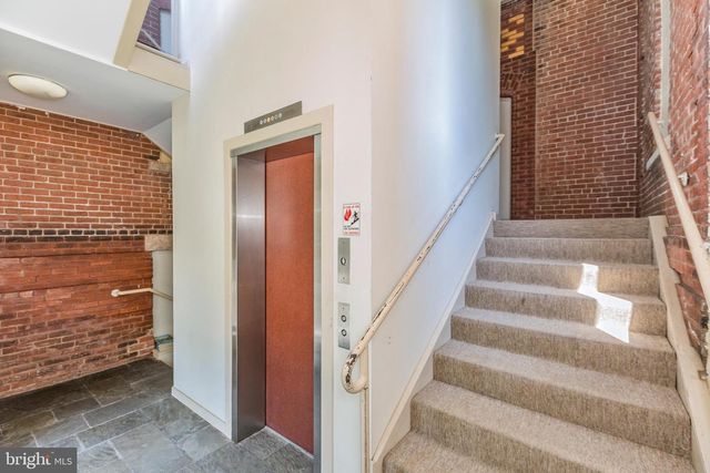 5 ACADEMY CT, Pennington, NJ 08534
