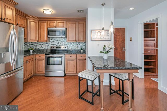 5 ACADEMY CT, Pennington, NJ 08534