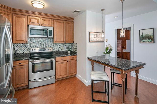 5 ACADEMY CT, Pennington, NJ 08534