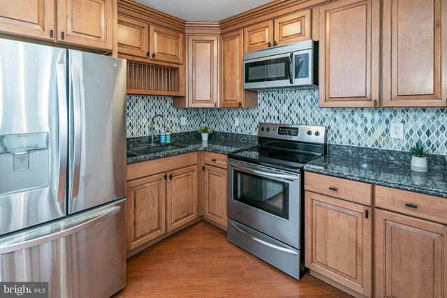 5 ACADEMY CT, Pennington, NJ 08534