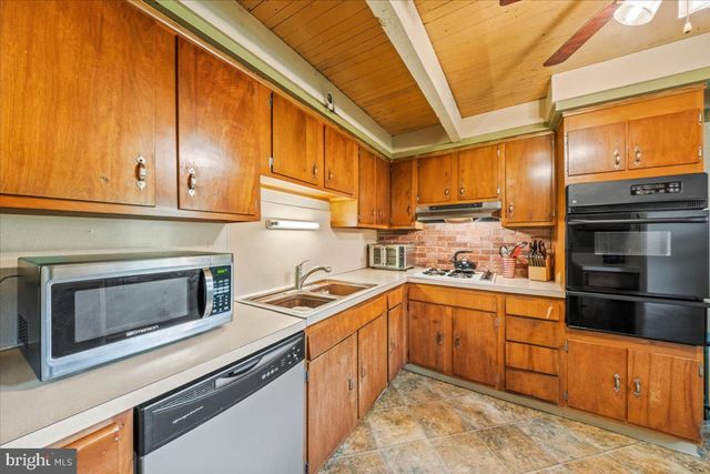 10 NEW LISBON RD, Pemberton, NJ 08068