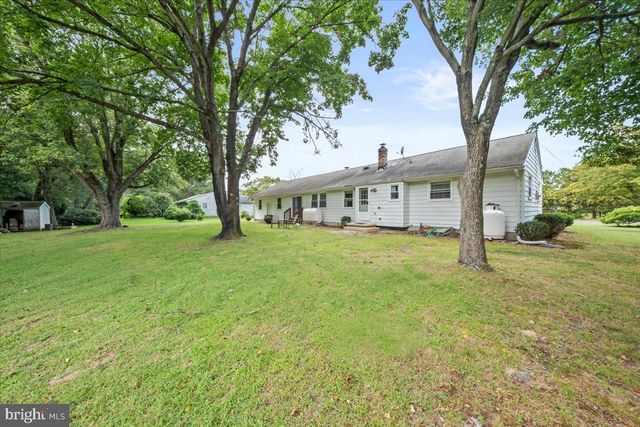 10 NEW LISBON RD, Pemberton, NJ 08068