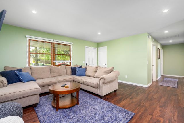 431 North Rechow Avenue, Bolivar, MO 65613