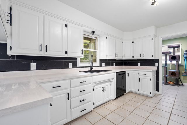 431 North Rechow Avenue, Bolivar, MO 65613