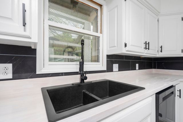 431 North Rechow Avenue, Bolivar, MO 65613