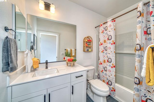 28925 Parkridge Loop 78, Hayward, CA 94544
