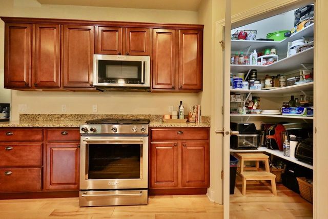 1122 Willow Run, Verona, WI 53593