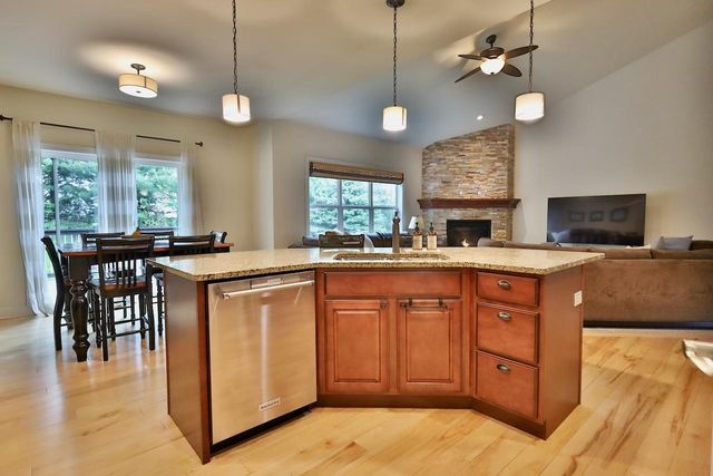 1122 Willow Run, Verona, WI 53593