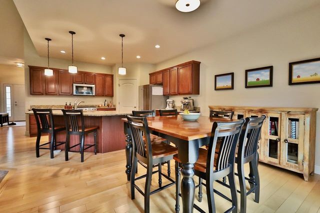 1122 Willow Run, Verona, WI 53593