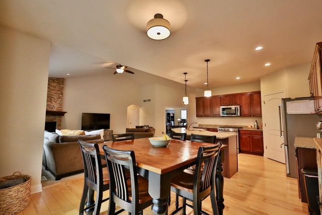 1122 Willow Run, Verona, WI 53593