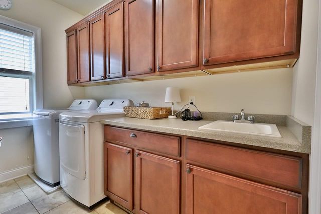 1122 Willow Run, Verona, WI 53593