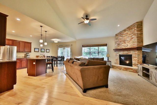 1122 Willow Run, Verona, WI 53593