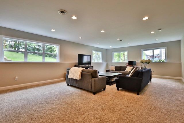 1122 Willow Run, Verona, WI 53593
