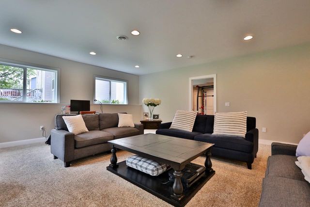 1122 Willow Run, Verona, WI 53593