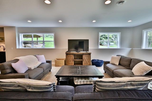 1122 Willow Run, Verona, WI 53593