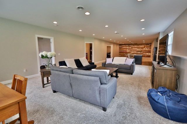 1122 Willow Run, Verona, WI 53593