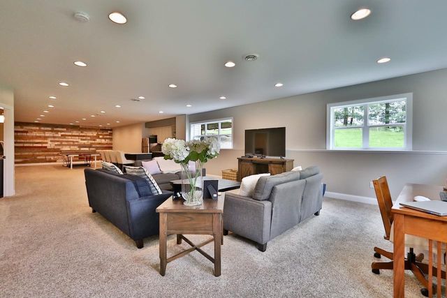 1122 Willow Run, Verona, WI 53593