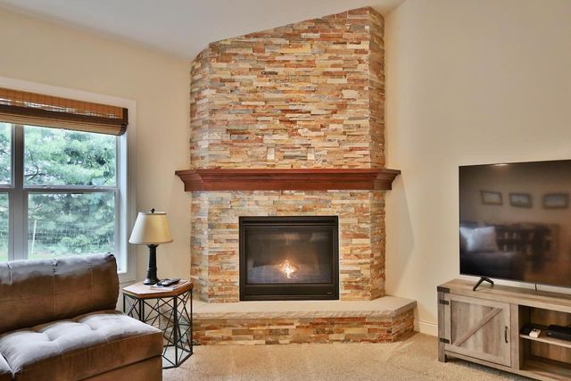 1122 Willow Run, Verona, WI 53593