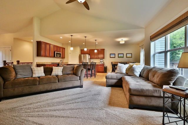 1122 Willow Run, Verona, WI 53593