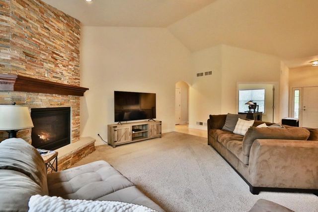 1122 Willow Run, Verona, WI 53593