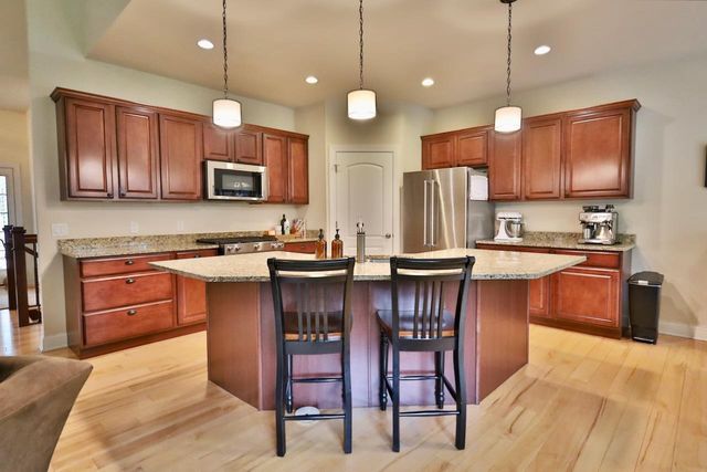 1122 Willow Run, Verona, WI 53593