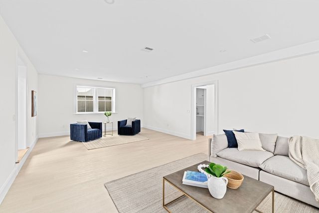 17 Glenland, Brookline, MA 02467