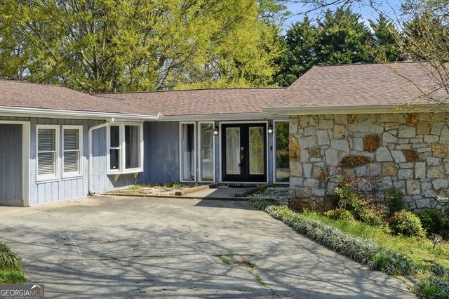 402 Emily Drive SW, Lilburn, GA 30047