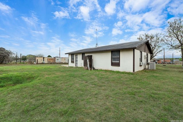 844 County Road 6846, Lytle, TX 78052