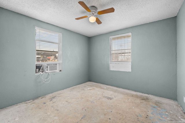 844 County Road 6846, Lytle, TX 78052