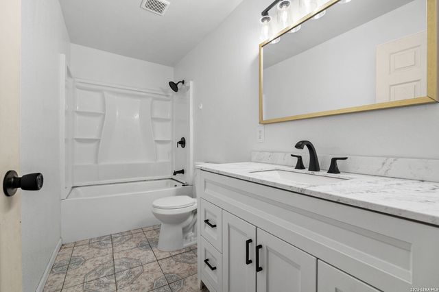 844 County Road 6846, Lytle, TX 78052